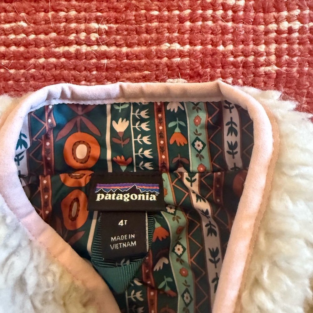 Patagonia Cream Fleece Vest with Colorful Pocket - Picture 3 of 5